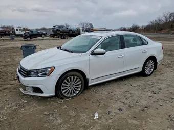 2016 Volkswagen Passat 1VWBT7A33GC061334