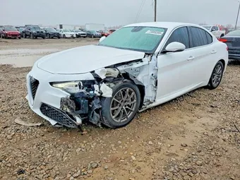 2018 Alfa Romeo ZARFAEBN8J7589777