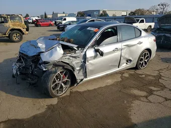 2018 Alfa Romeo ZARFAEENXJ7593695