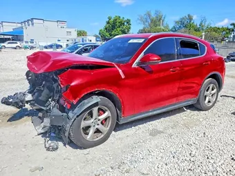 2018 Alfa Romeo ZASFAKAN3J7B81138