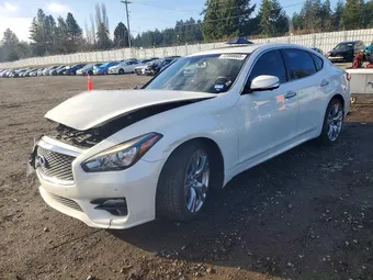 2018 Infiniti Q70 JN1BY1AP9JM180806