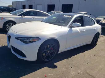 2018 Alfa Romeo ZARFAEEN5J7583284