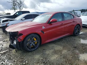2017 Alfa Romeo ZARFAEAV5H7558045