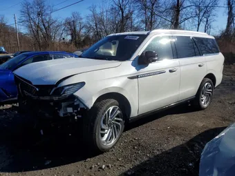 2025 Lincoln Navigator 5LMJJ2LG1SEL13191