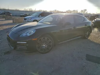 2016 Porsche Panamera WP0AA2A70GL000582