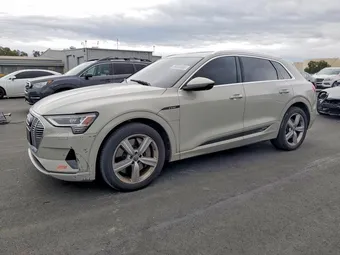 2019 Audi e-tron WA1VABGE7KB013104