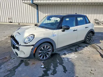 2020 Mini 5-Door WMWXU9C0XL2M12211