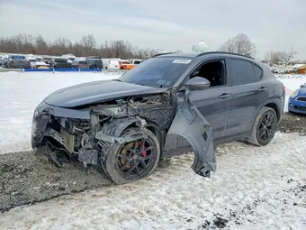 2018 Alfa Romeo ZASFAKNN5J7B99859