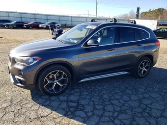 2017 BMW X1 WBXHT3Z32H4A65273