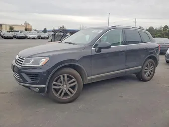 2016 Volkswagen Touareg WVGEF9BP8GD010731