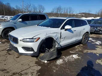 2021 Volvo V60 YV4102WK1M1068474