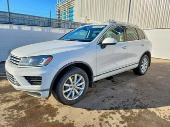 2017 Volkswagen Touareg WVGEF7BP8HD001971