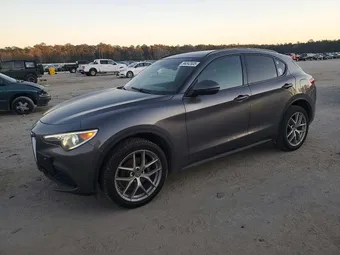 2018 Alfa Romeo ZASFAKNN0J7B66669