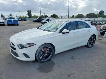 2019 Mercedes-Benz A-Class WDD3G4EB4KW035964
