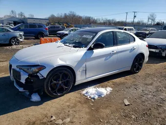 2018 Alfa Romeo ZARFAEEN5J7597847