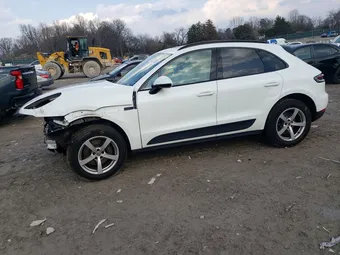 2019 Porsche Macan WP1AA2A52KLB03640