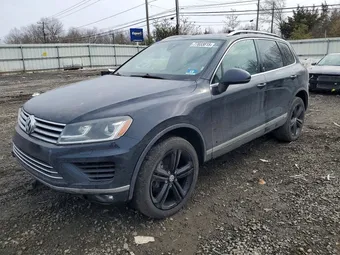 2017 Volkswagen Touareg WVGRF7BP6HD003753