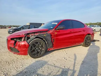 2021 Alfa Romeo ZARFAMAN6M7642413