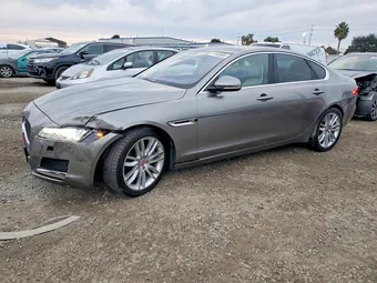 2018 Jaguar XF SAJBE4EV2JCY56021