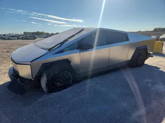 2025 Tesla Cybertruck 7G2CEHEE0SA061350