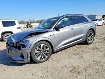 2021 Audi e-tron WA1LAAGE9MB037618