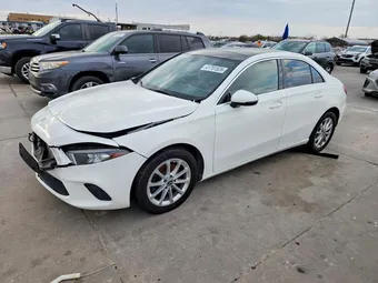 2019 Mercedes-Benz A-Class WDD3G4EB2KW016961