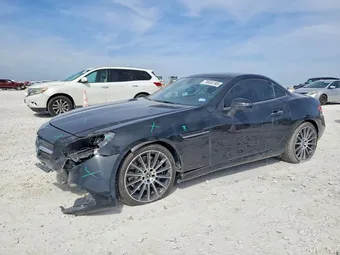 2019 Mercedes-Benz SLC-Class WDDPK3JA1KF164803