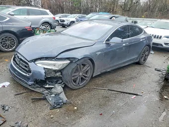 2015 Tesla Model S 5YJSA1E21FF112323