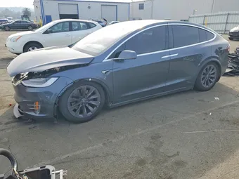2018 Tesla Model X 5YJXCDE23JF122412