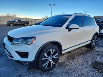 2017 Volkswagen Touareg WVGRF7BP5HD004277