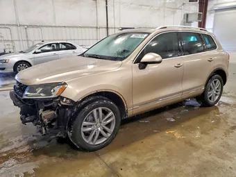 2016 Volkswagen Touareg WVGEF9BP9GD005554