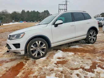 2017 Volkswagen Touareg WVGRF7BP5HD003520