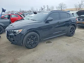 2018 Alfa Romeo ZASFAKPN8J7B77562