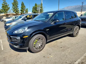 2017 Porsche Cayenne WP1AE2A20HLA75579
