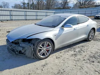 2015 Tesla Model S 5YJSA1E43FF115211