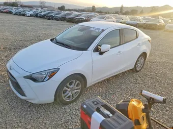 2018 Toyota Yaris 3MYDLBYV7JY320140