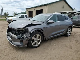 2019 Audi e-tron WA1LAAGE8KB024677