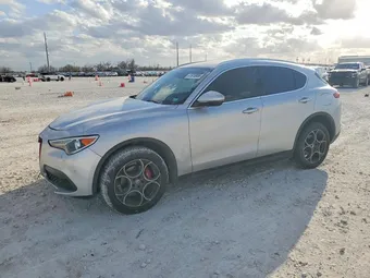 2018 Alfa Romeo ZASFAKAN4J7C07925
