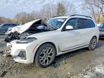 2021 BMW X7 5UXCW2C04M9H15627