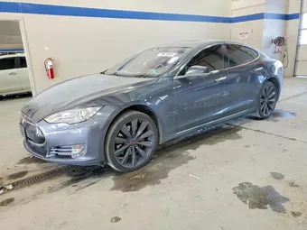 2015 Tesla Model S 5YJSA1H18FF083907
