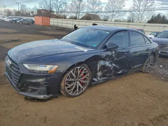 2021 Audi S8 WAU8SAF82MN011541