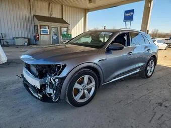 2019 Audi e-tron WA1VAAGE8KB013865