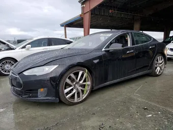 2015 Tesla Model S 5YJSA1E26FF119784