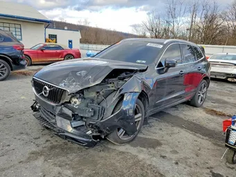2018 Volvo XC60 YV4102RK3J1064904