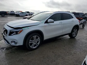 2018 Mercedes-Benz GLA-Class WDCTG4GB6JJ495401