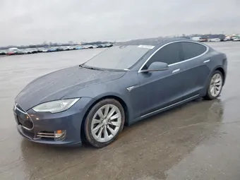 2016 Tesla Model S 5YJSA1E27GF134876