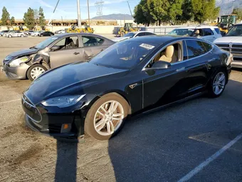 2015 Tesla Model S 5YJSA1S21FF084995