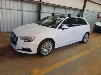 2017 Audi A3 e-tron WAUUPBFF5HA074165