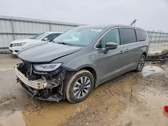 2022 Chrysler Pacifica Hybrid 2C4RC1L73NR121356