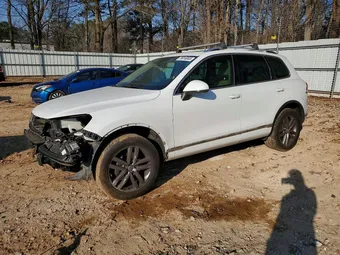 2015 Volkswagen Touareg WVGEF9BP5FD007560